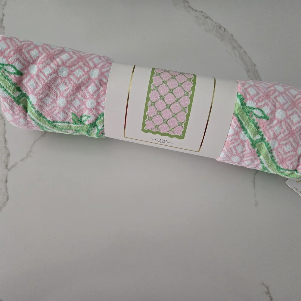 NWT Lilly Pulitzer Scallop Beach Towel
